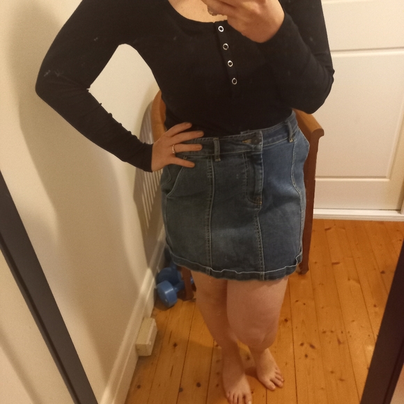 Size 6 country road denim skirt fits a size 8 - Picture 8 of 8